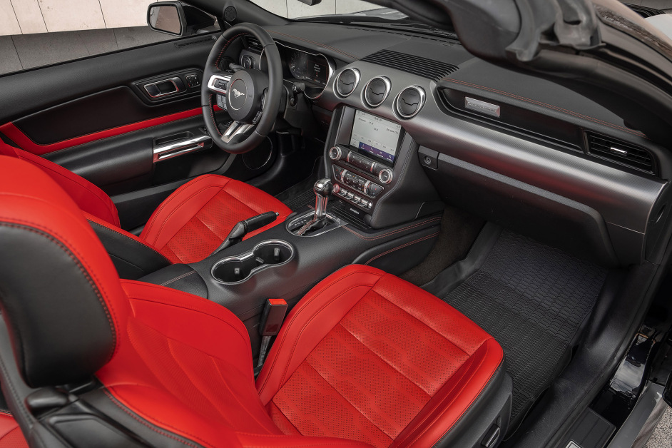 Аренда Ford Mustang Cabrio в Сочи