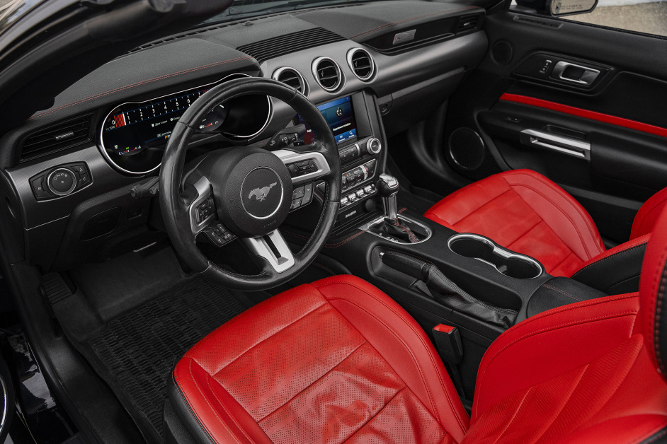 Аренда Ford Mustang Cabrio в Сочи