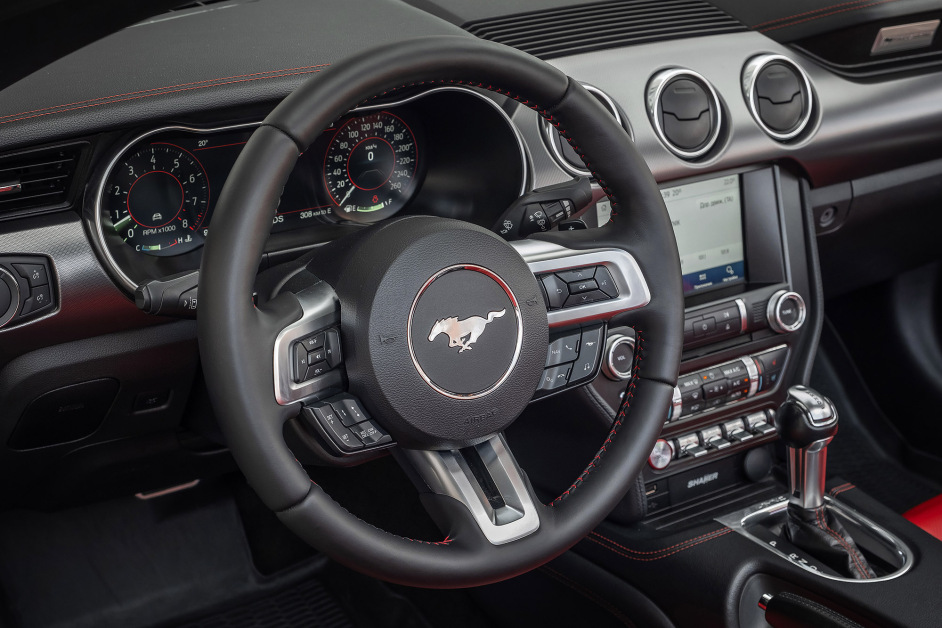 Аренда Ford Mustang Cabrio в Сочи