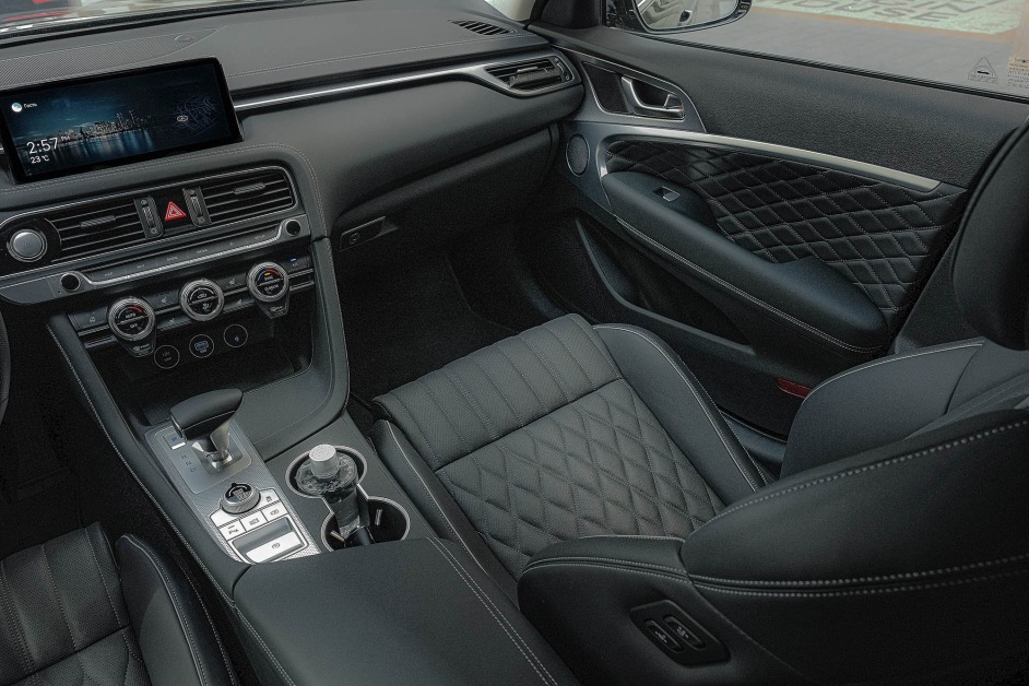 Аренда Genesis G70 NEW в Санкт-Петербурге