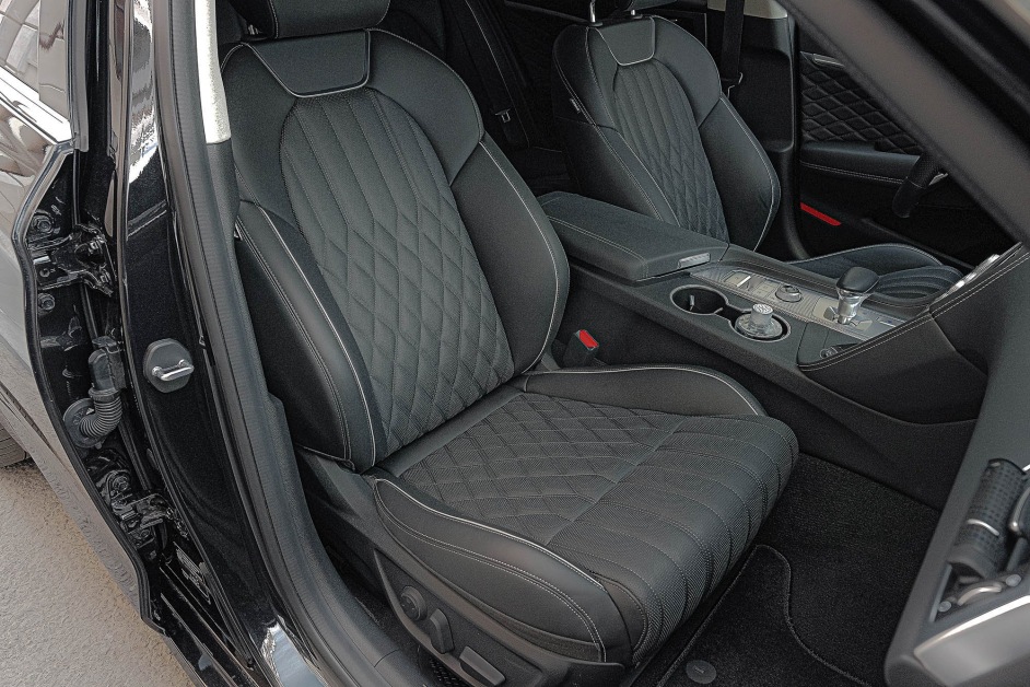 Аренда Genesis G70 NEW в Санкт-Петербурге