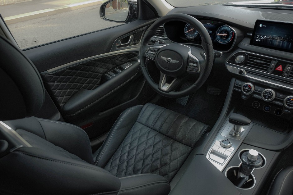 Аренда Genesis G70 NEW в Санкт-Петербурге