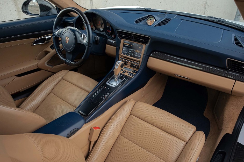 Аренда Porsche 911 Carrera S в Санкт-Петербурге