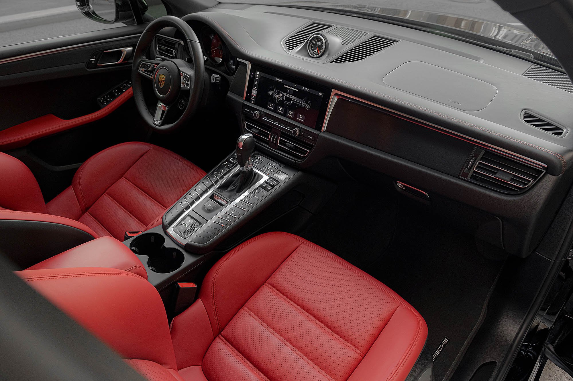 Аренда Porsche Macan GTS в Санкт-Петербурге