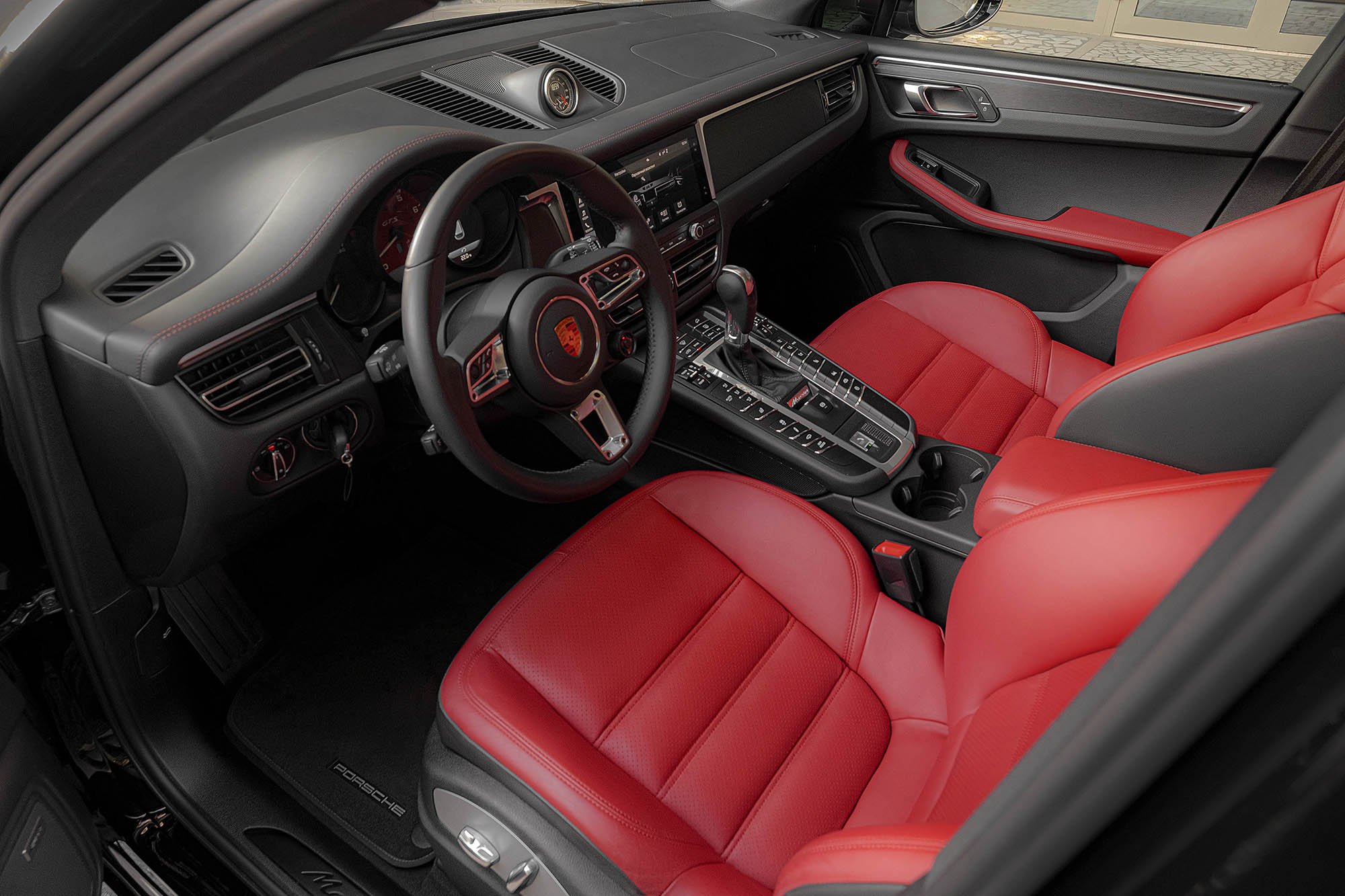 Аренда Porsche Macan GTS в Санкт-Петербурге