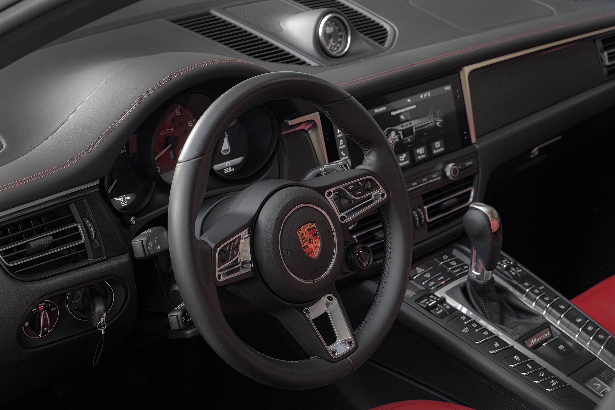 Аренда Porsche Macan GTS в Санкт-Петербурге