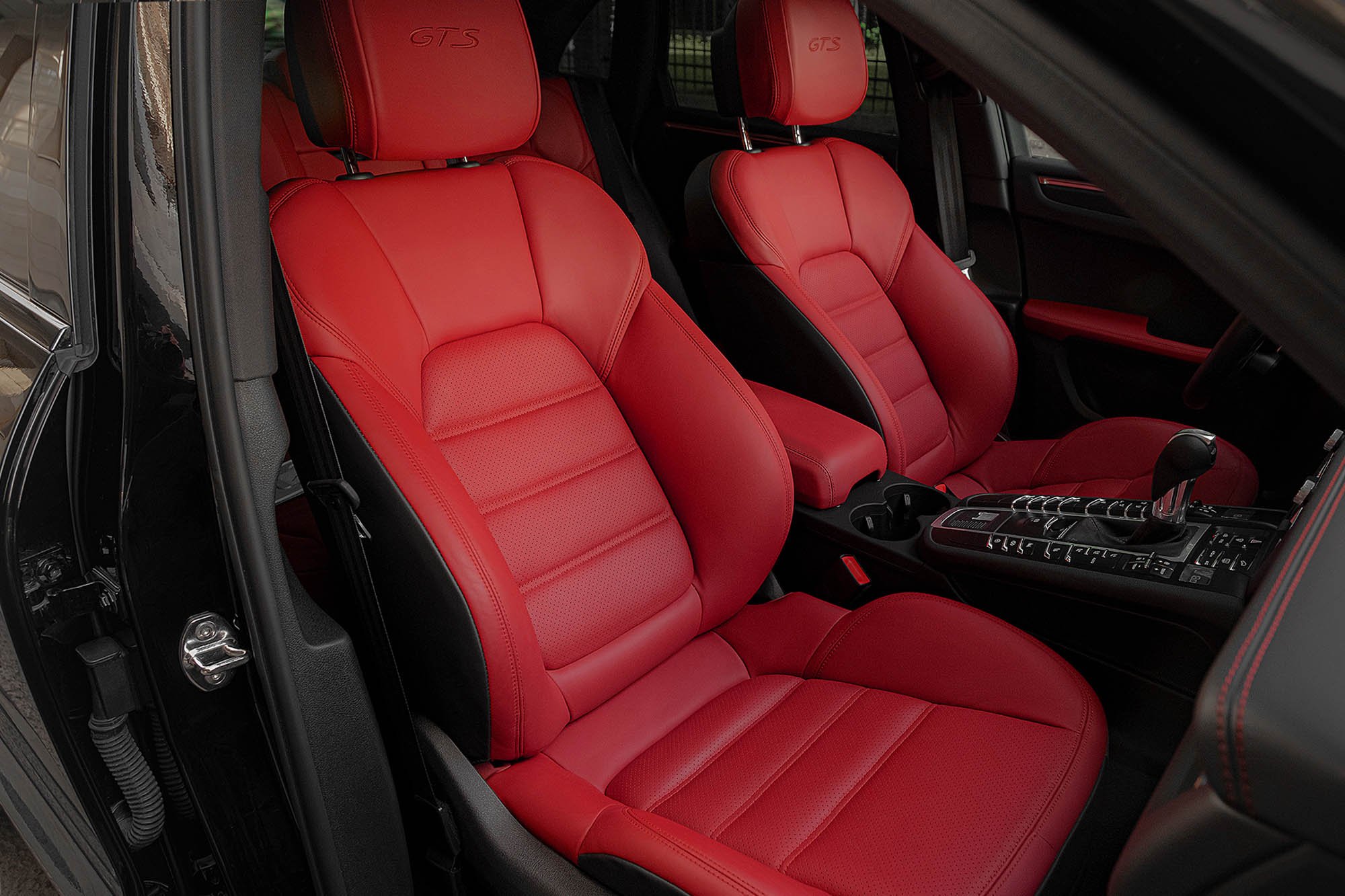 Аренда Porsche Macan GTS в Санкт-Петербурге