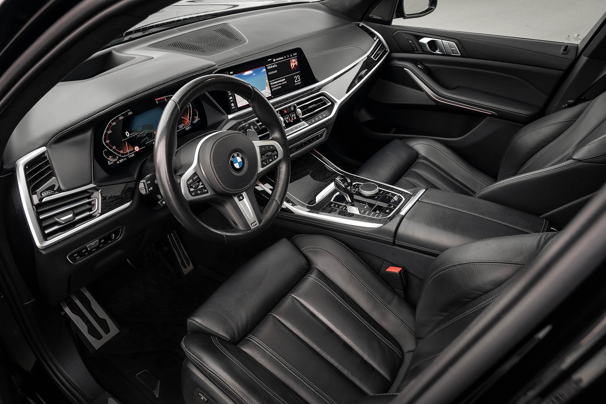 Аренда BMW X7 30d в Санкт-Петербурге