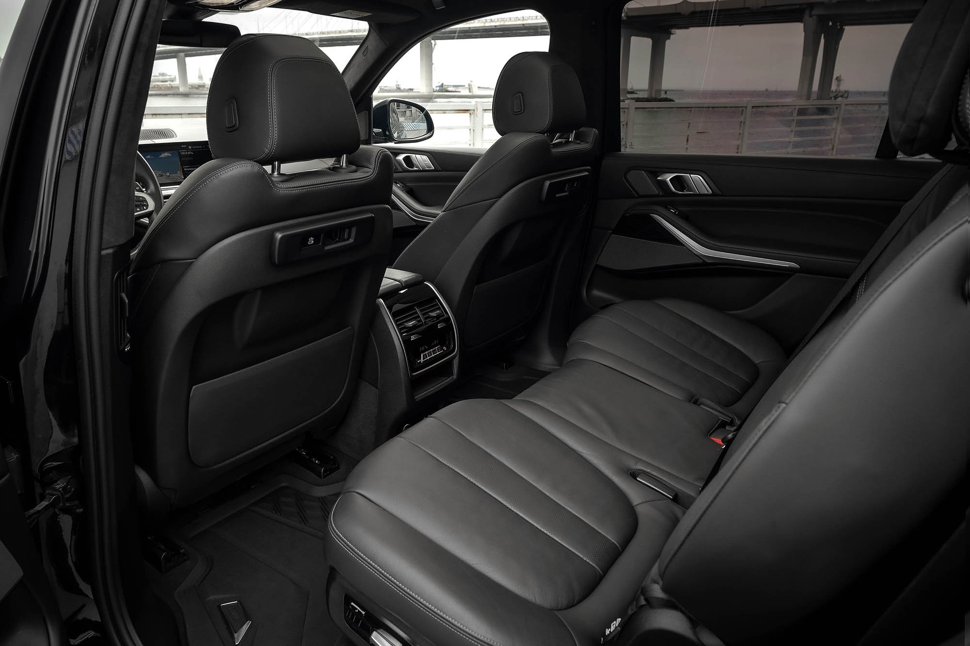 Аренда BMW X7 30d в Санкт-Петербурге