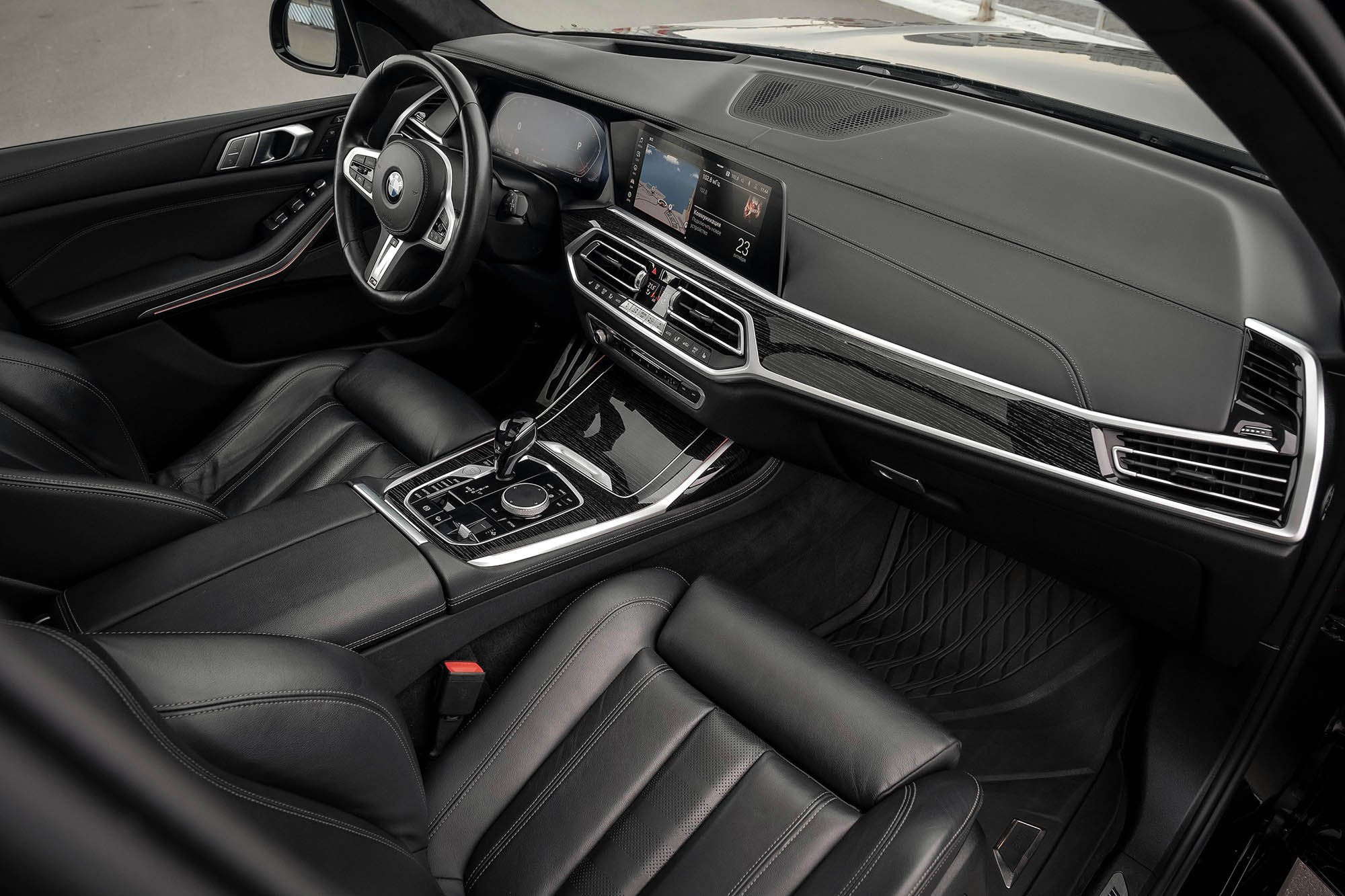Аренда BMW X7 30d в Санкт-Петербурге