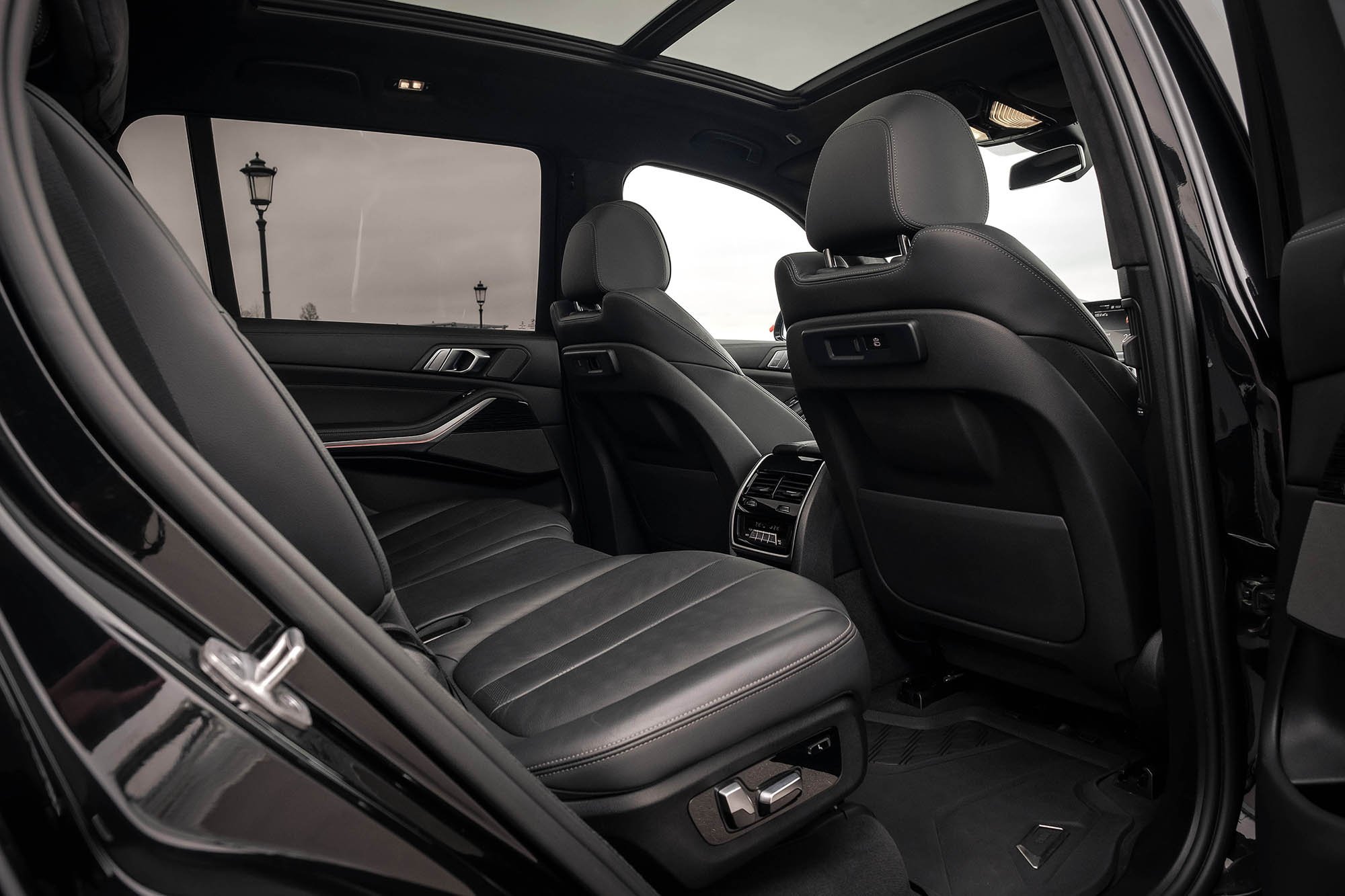 Аренда BMW X7 30d в Санкт-Петербурге