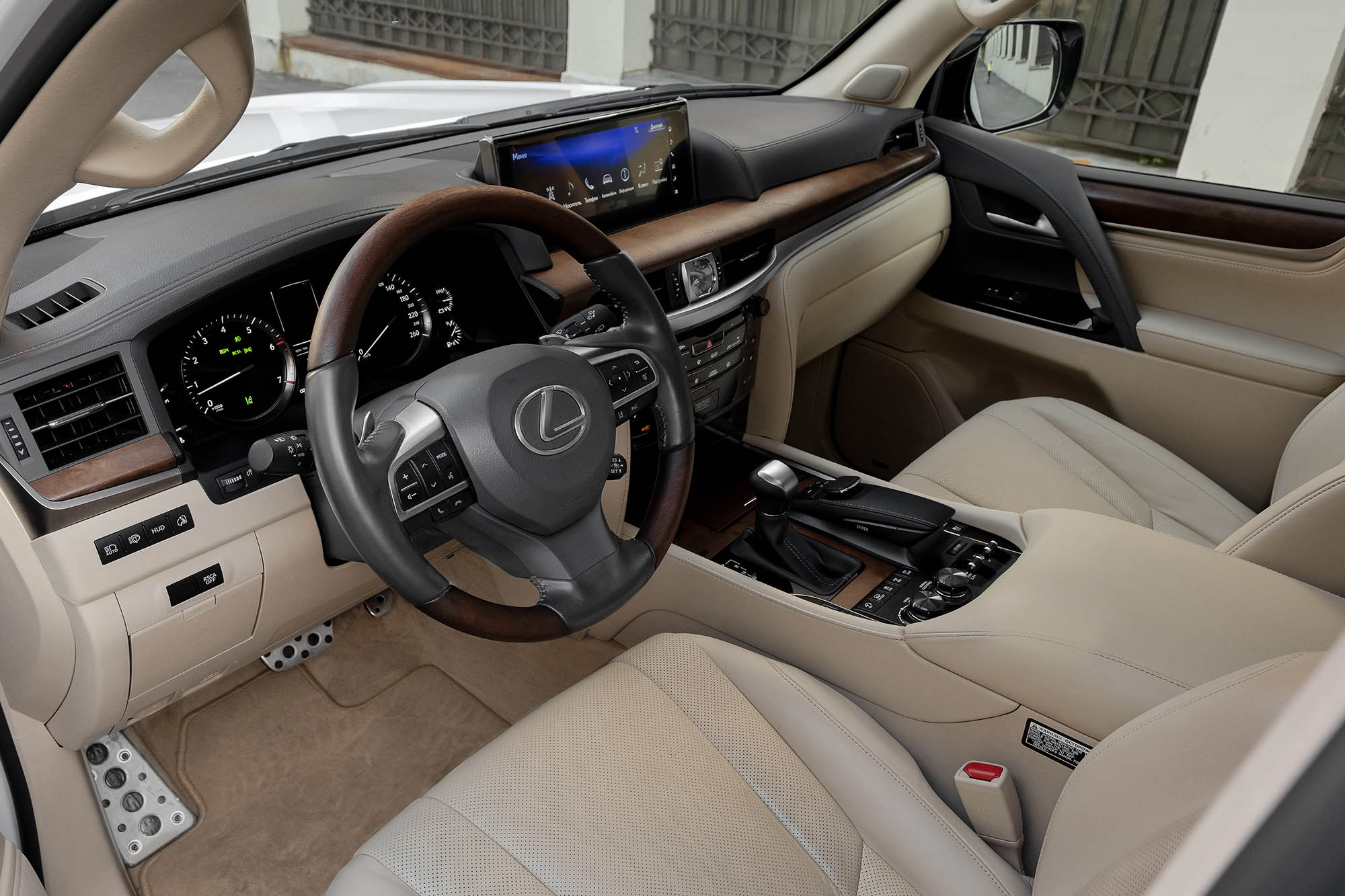 Аренда Lexus LX 570 в Москве