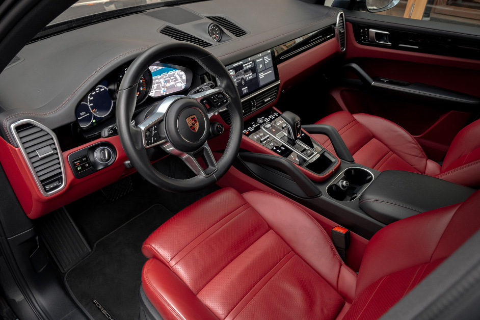 Аренда Porsche Cayenne в Санкт-Петербурге