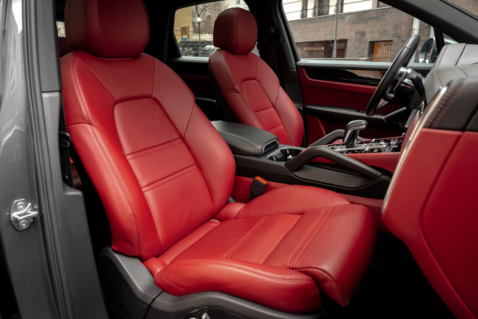 Аренда Porsche Cayenne в Санкт-Петербурге