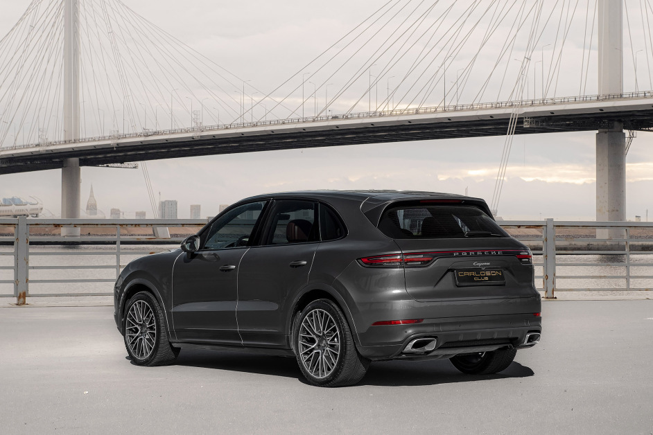 Аренда Porsche Cayenne в Санкт-Петербурге