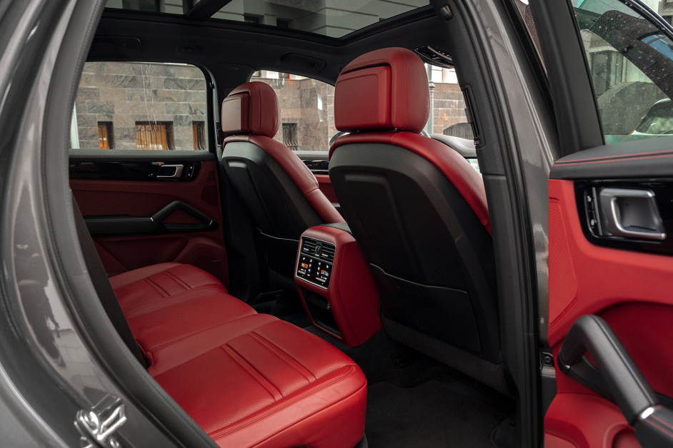 Аренда Porsche Cayenne в Санкт-Петербурге