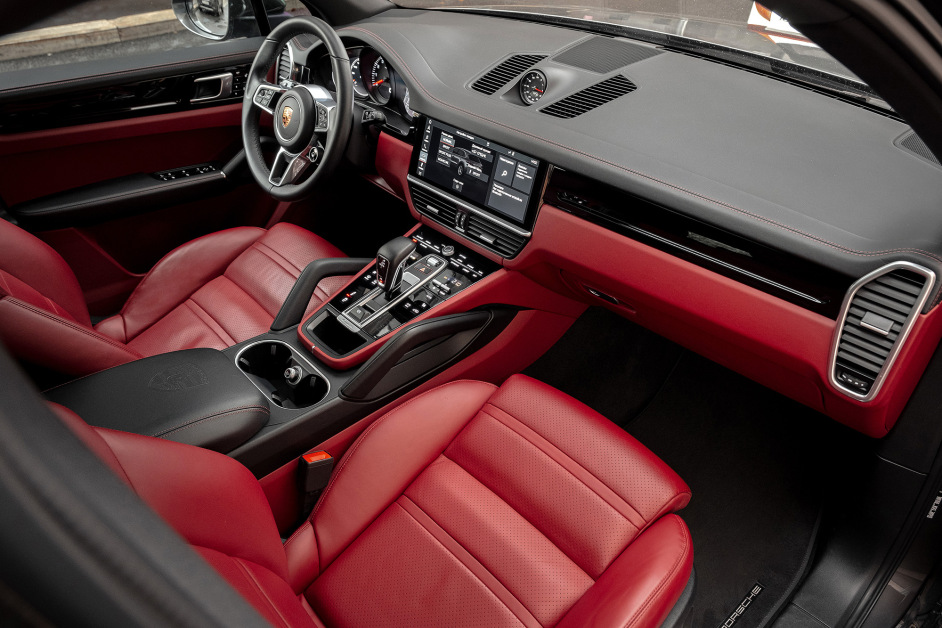 Аренда Porsche Cayenne в Санкт-Петербурге