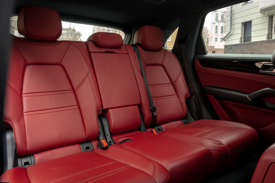 Аренда Porsche Cayenne в Санкт-Петербурге