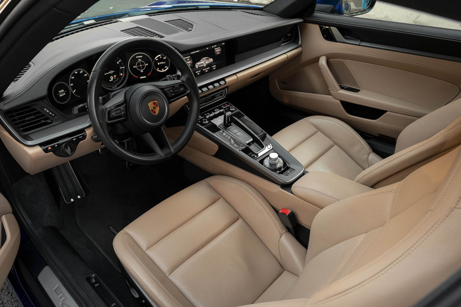 Аренда Porsche 911 Carrera 4 в Москве