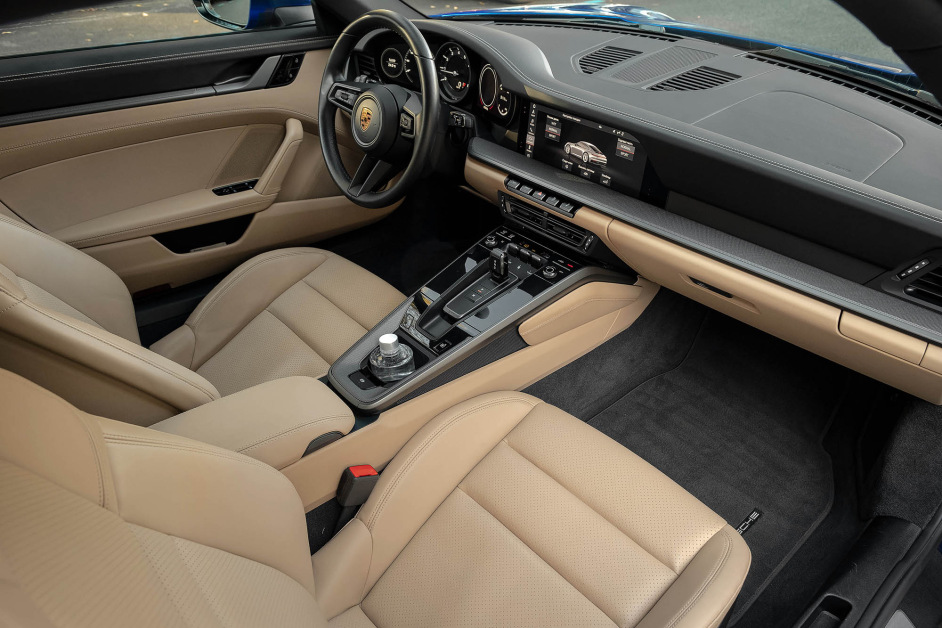 Аренда Porsche 911 Carrera 4 в Москве