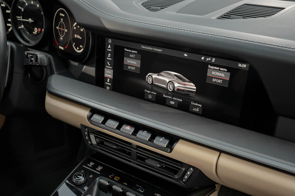 Аренда Porsche 911 Carrera 4 в Москве