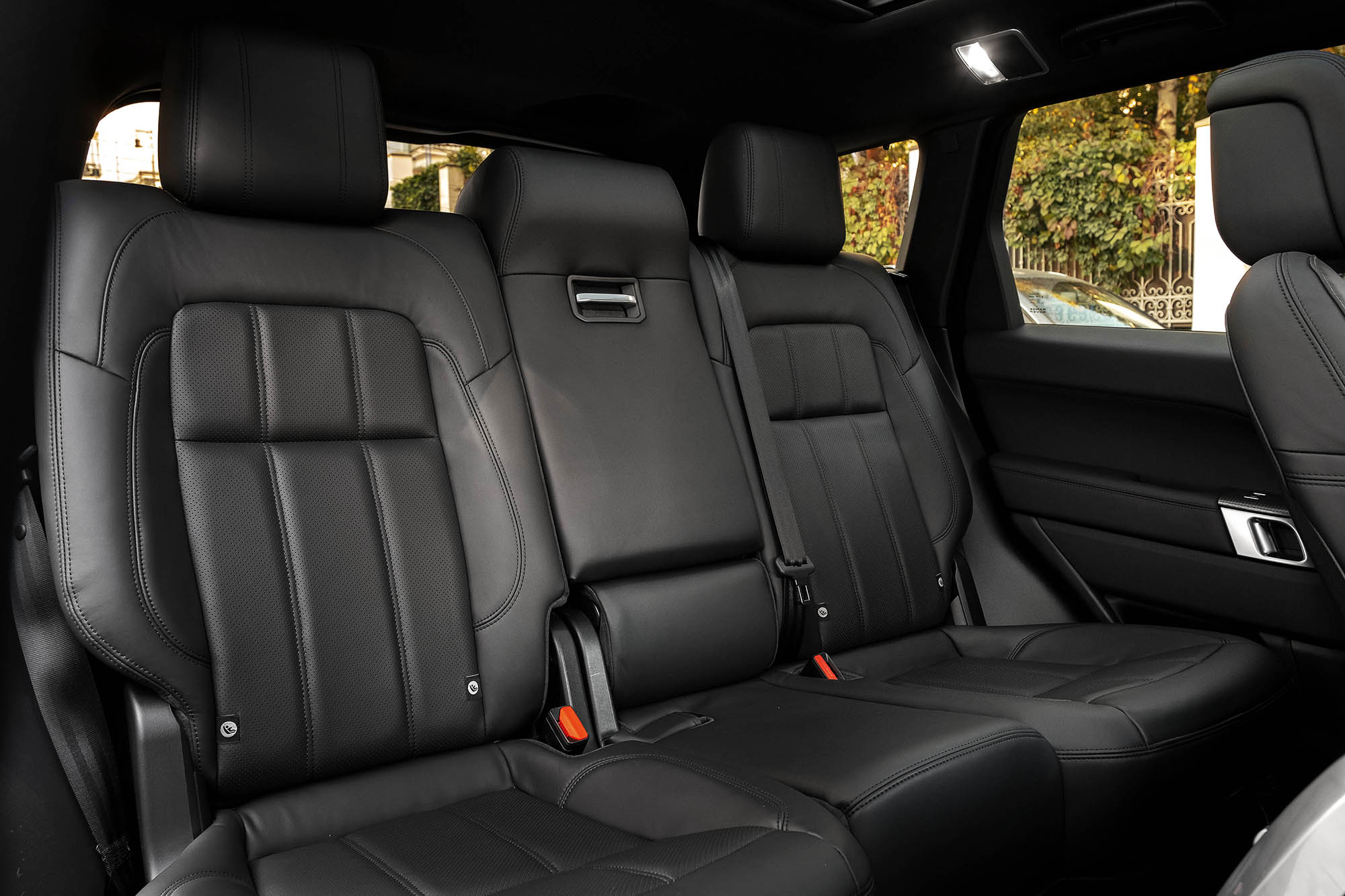 Аренда Range Rover Sport R-dynamic в Москве