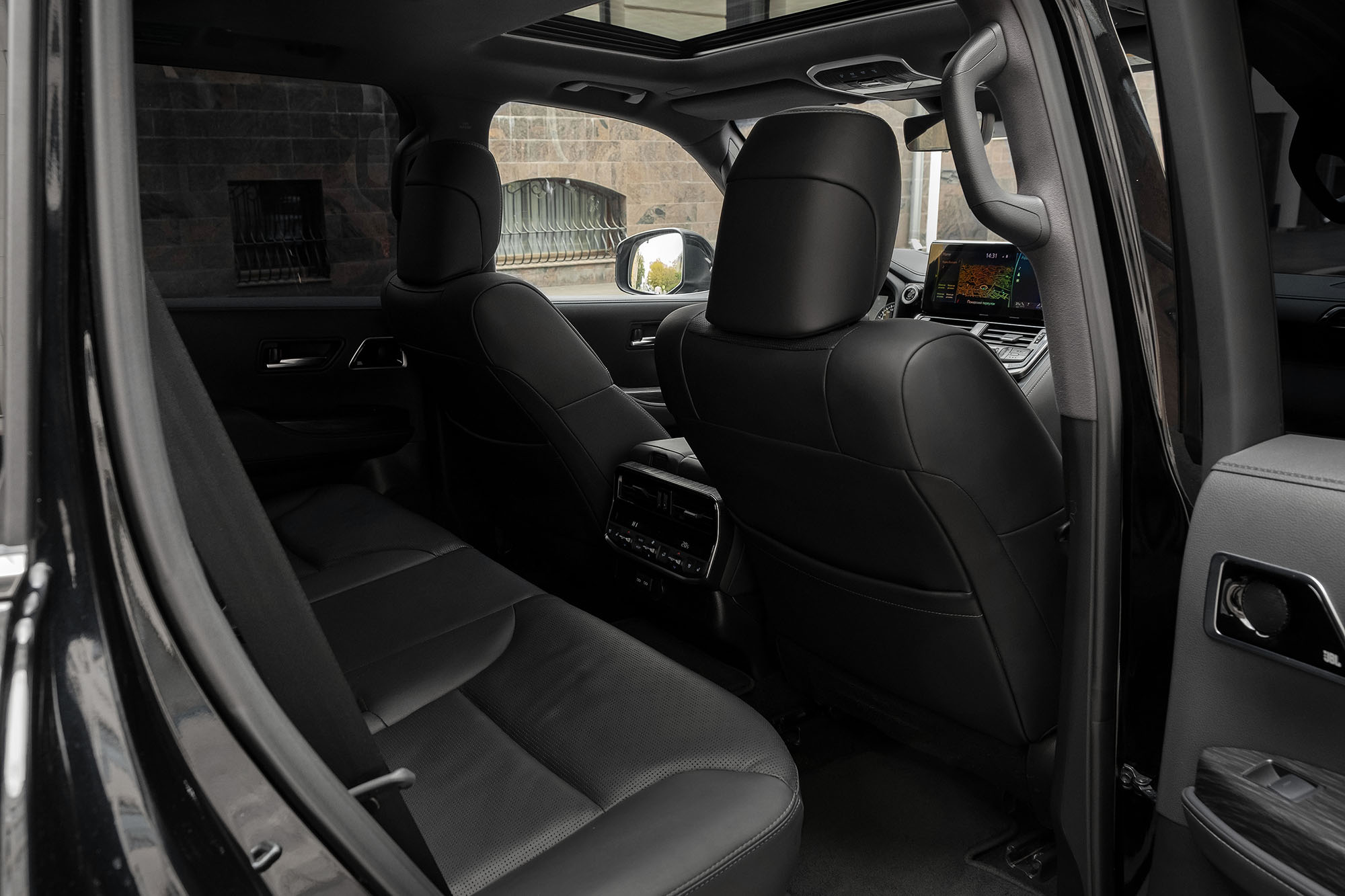 Аренда Toyota Land Cruiser 300 в Москве