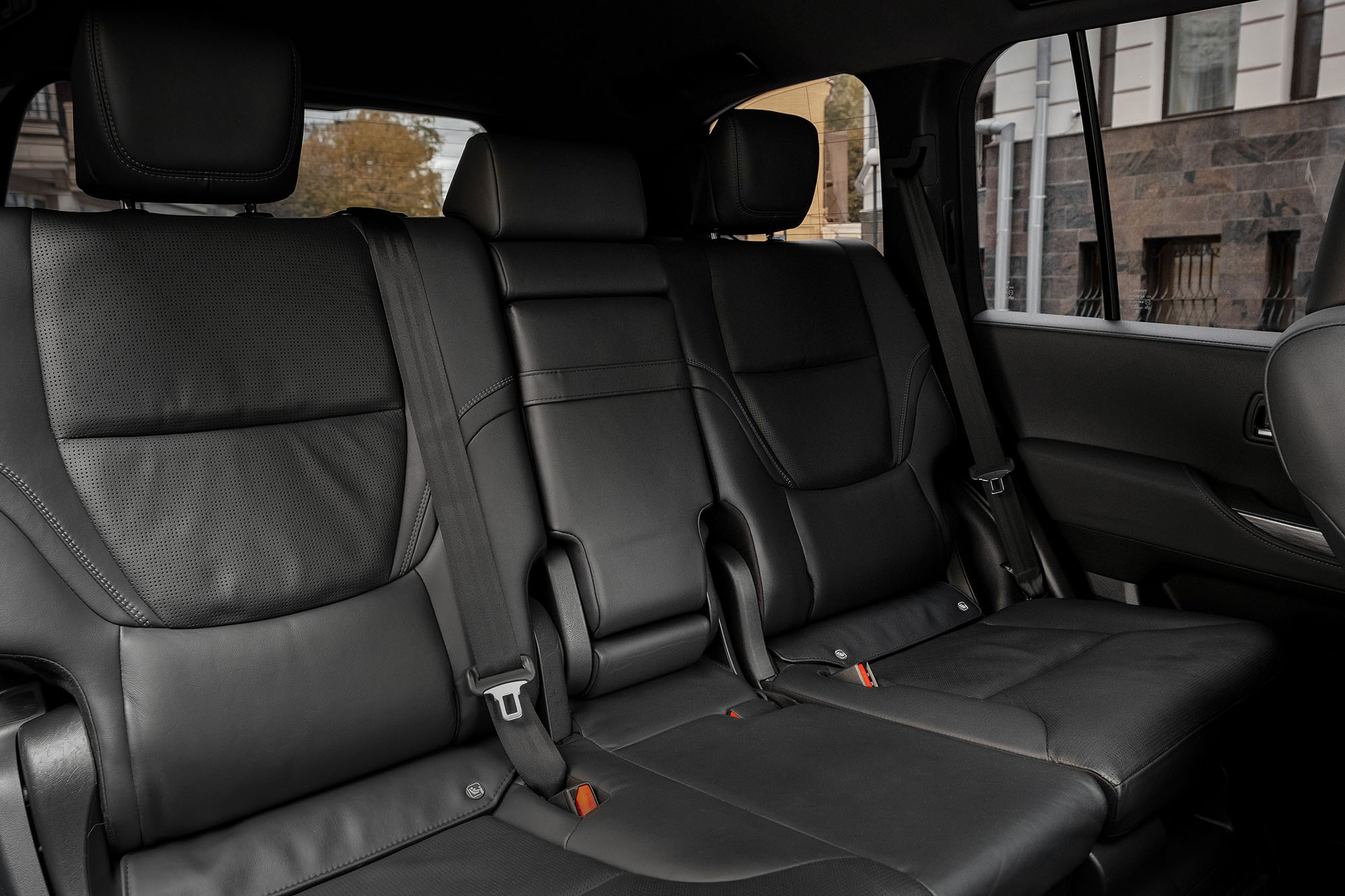 Аренда Toyota Land Cruiser 300 в Москве