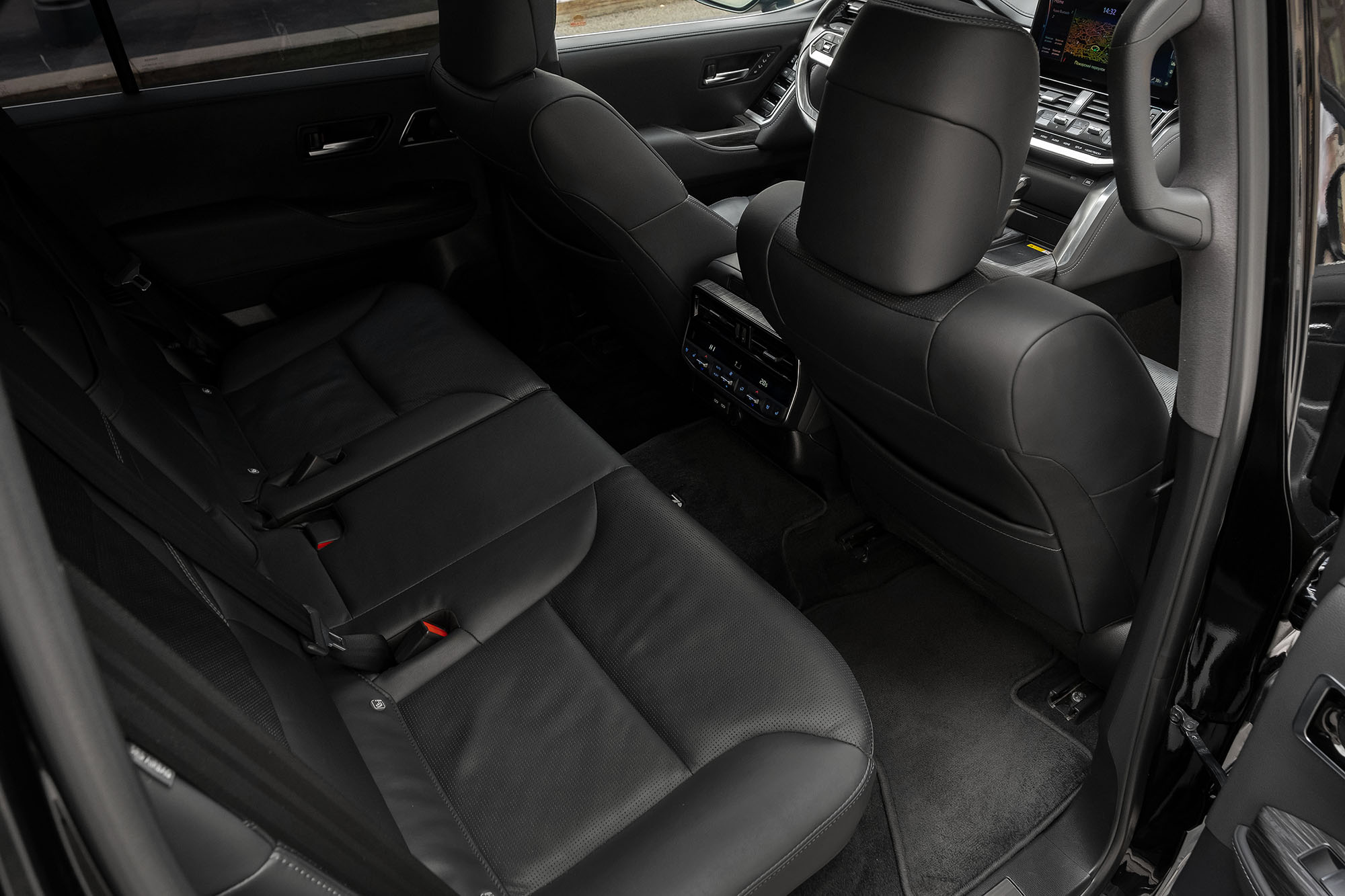 Аренда Toyota Land Cruiser 300 в Москве