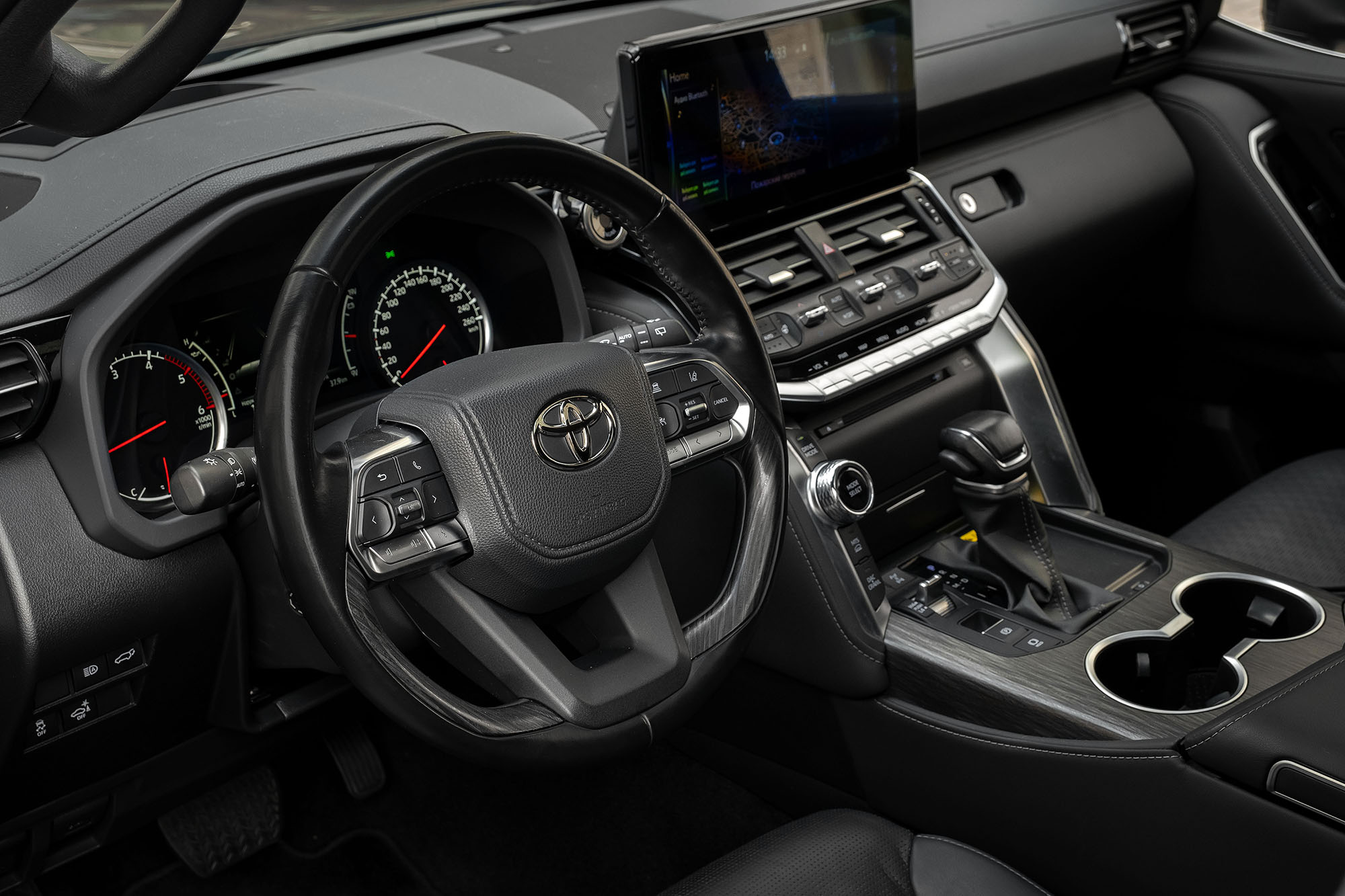 Аренда Toyota Land Cruiser 300 в Москве