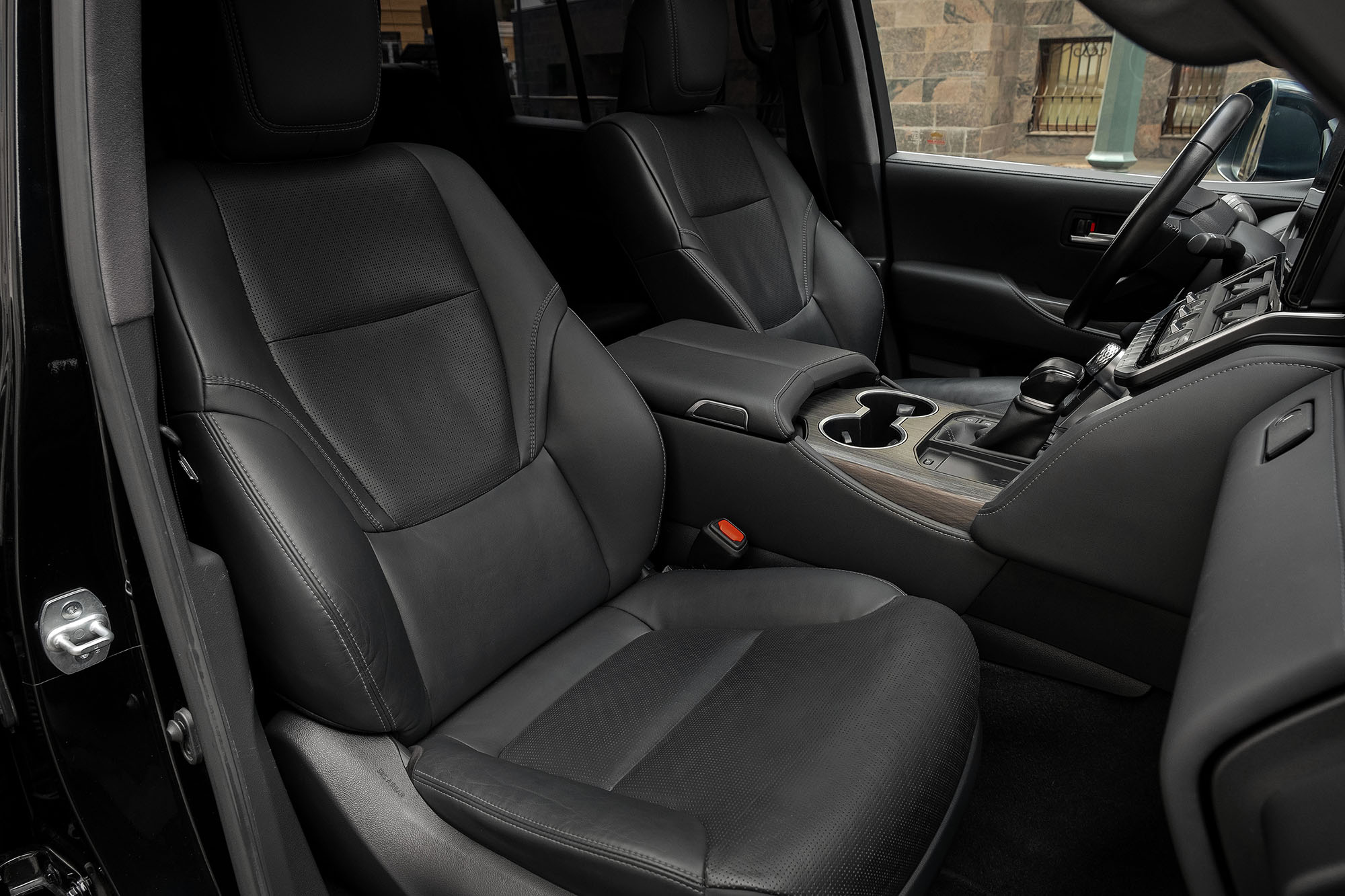 Аренда Toyota Land Cruiser 300 в Москве