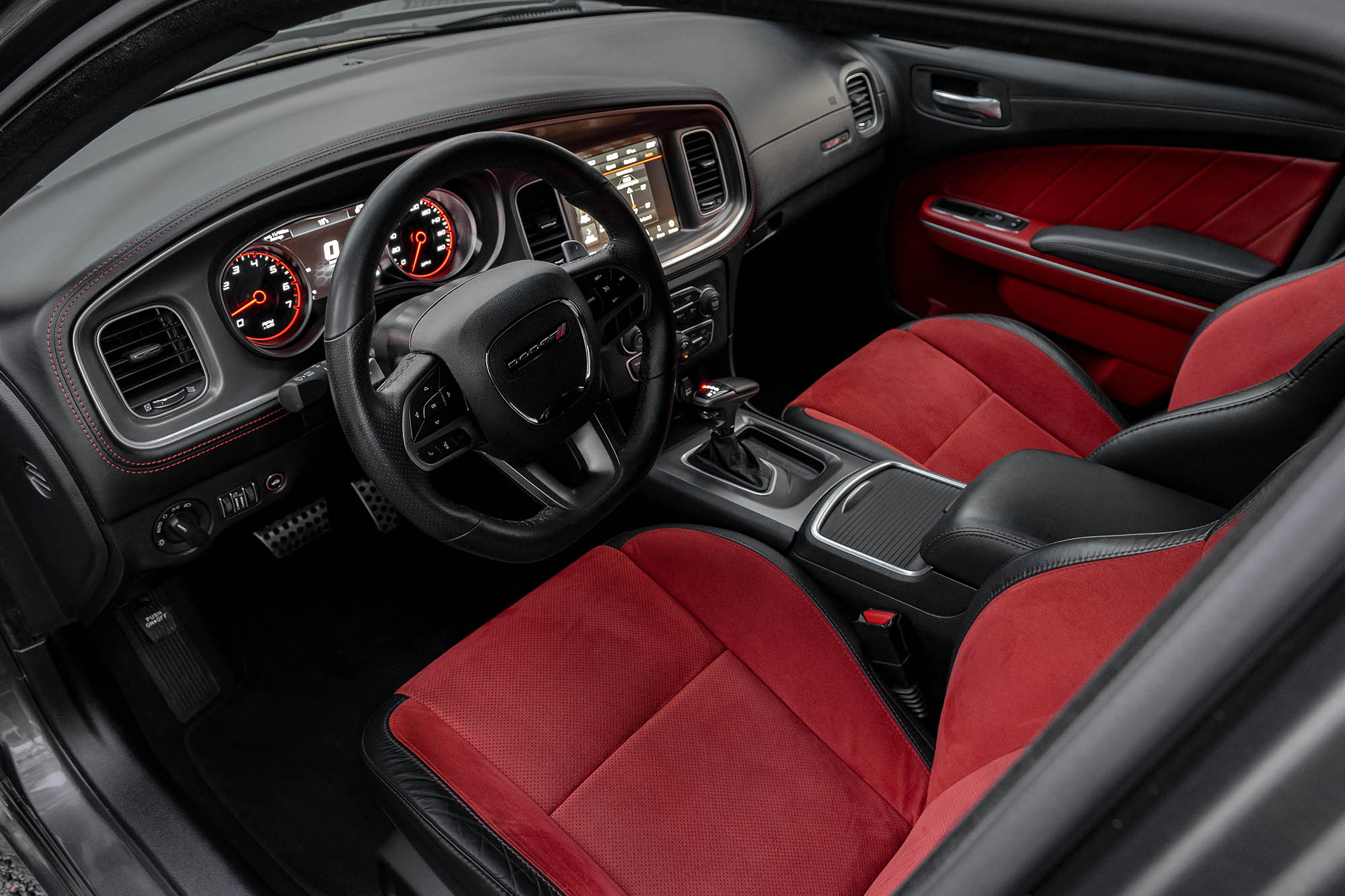Аренда Dodge Charger Scat Pack в Москве