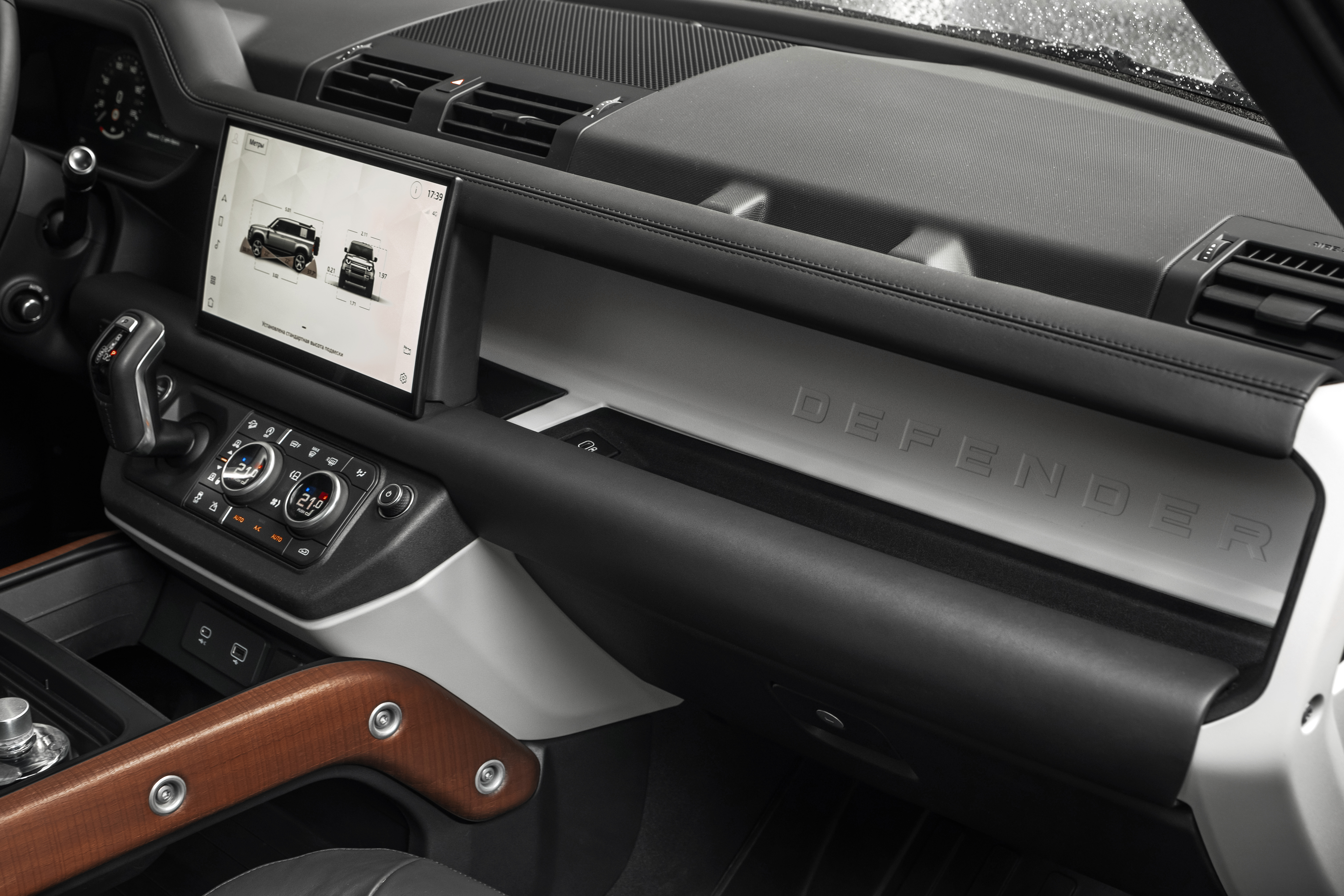 Аренда Land Rover Defender в Москве