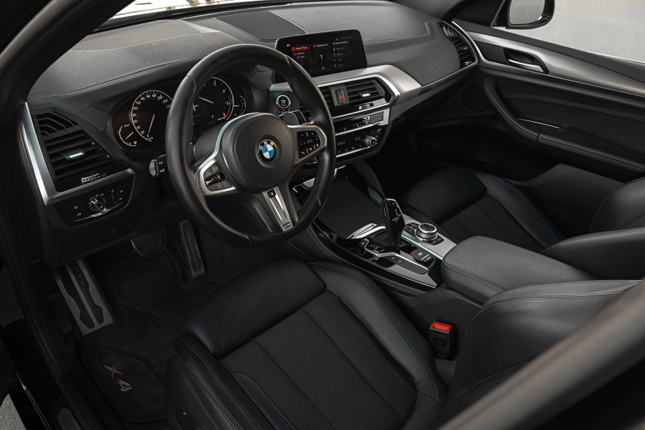 Аренда BMW X4 20d xDrive в Санкт-Петербурге