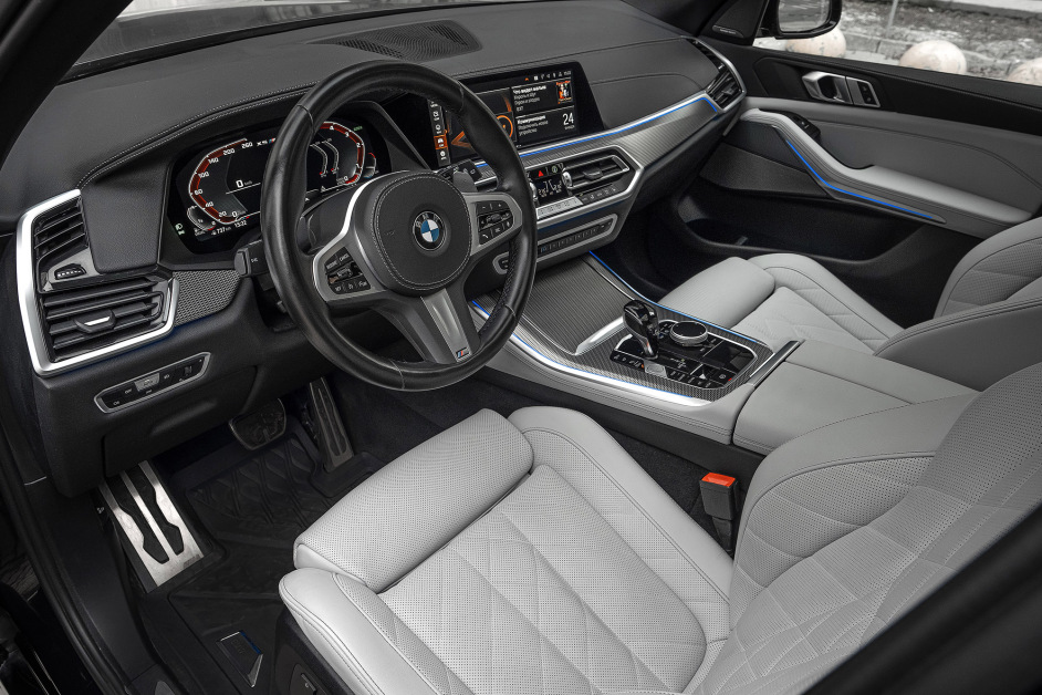 Аренда BMW X5 M50d в Москве