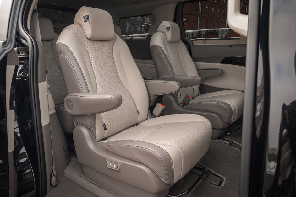 Аренда KIA Carnival в Санкт-Петербурге