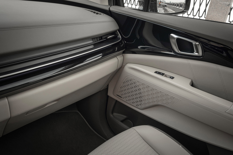 Аренда KIA Carnival в Санкт-Петербурге