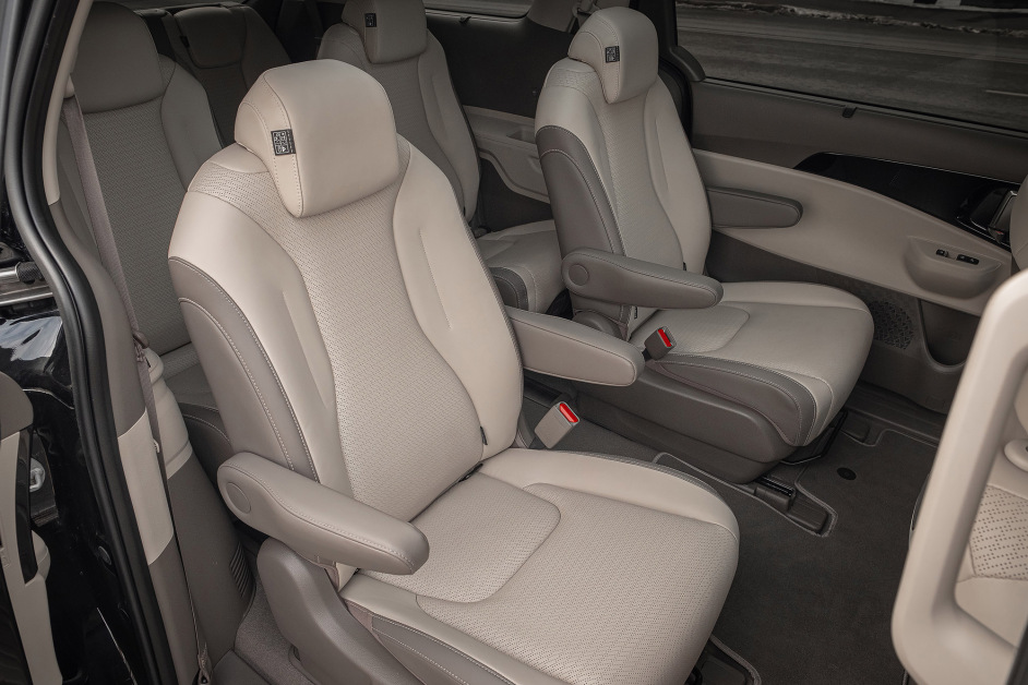 Аренда KIA Carnival в Санкт-Петербурге