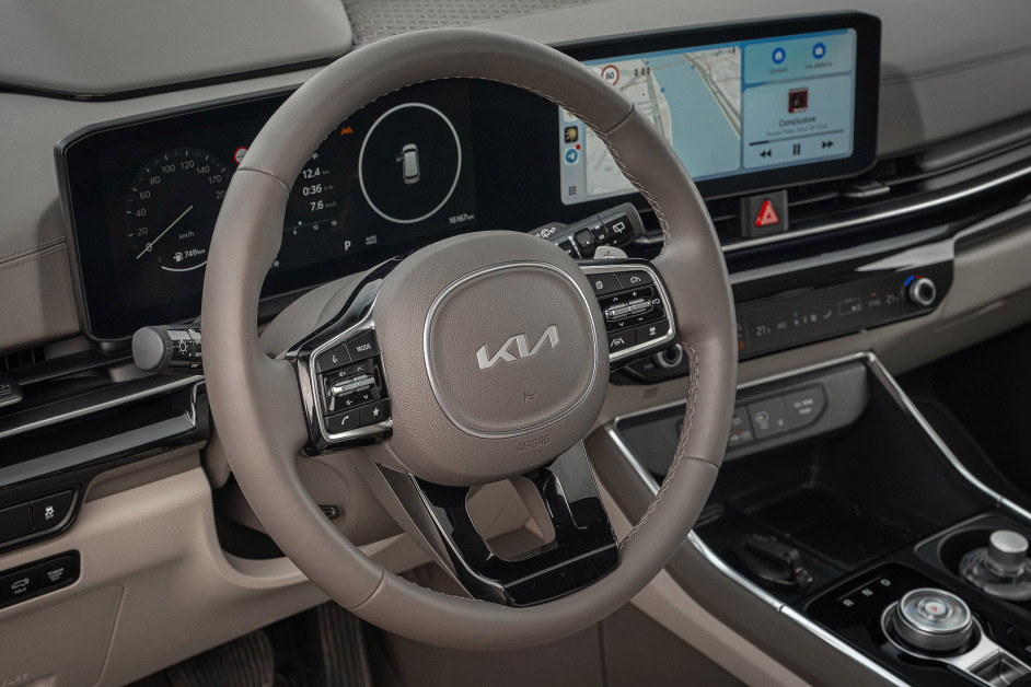Аренда KIA Carnival в Санкт-Петербурге