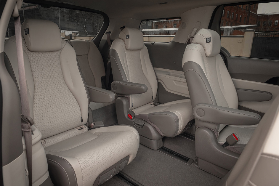 Аренда KIA Carnival в Санкт-Петербурге