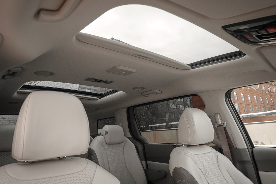 Аренда KIA Carnival в Санкт-Петербурге