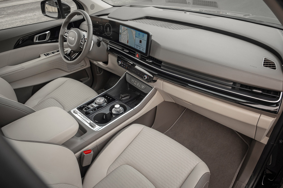 Аренда KIA Carnival в Санкт-Петербурге