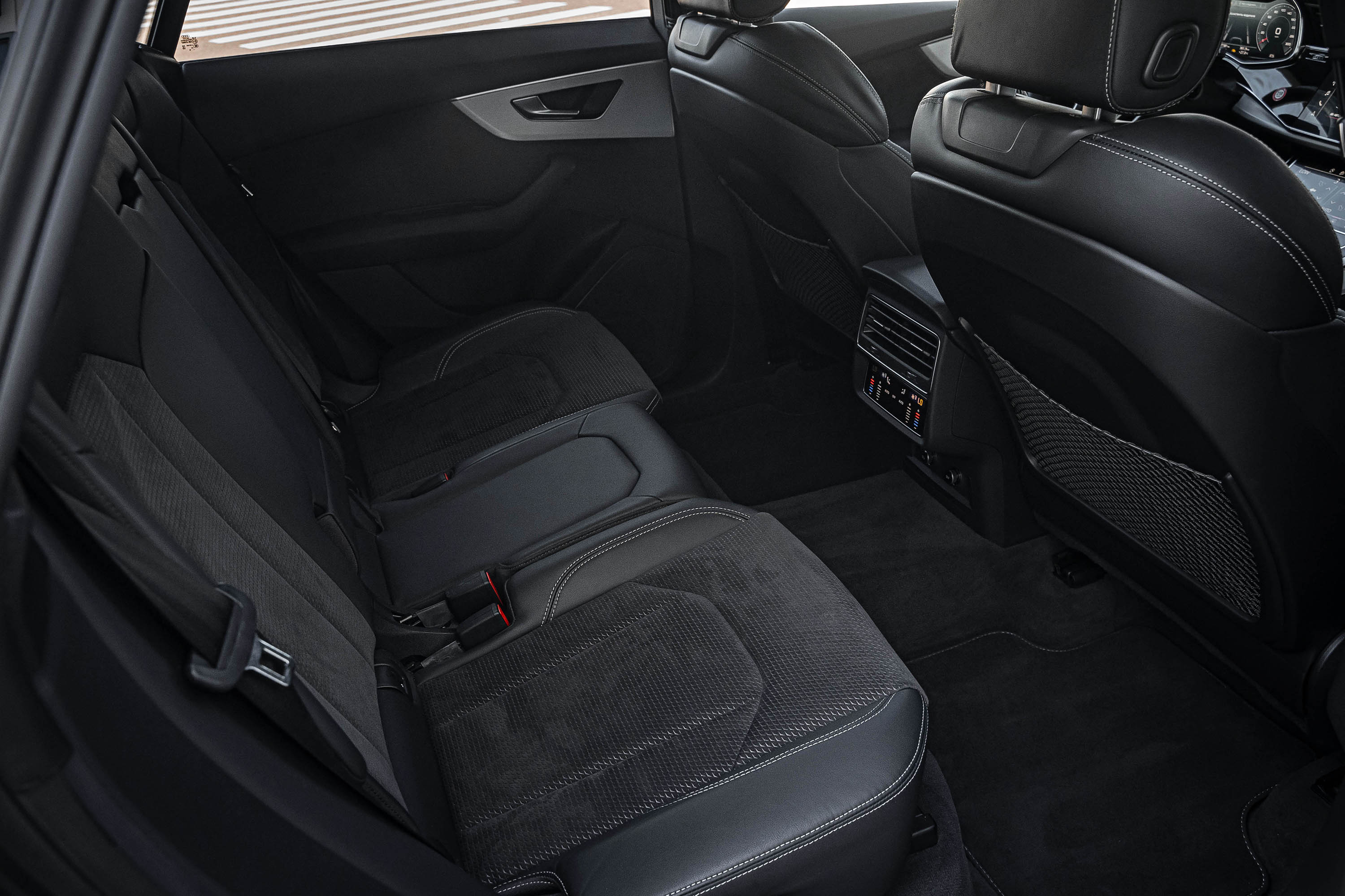 Аренда Audi Q8 50 TDI в Сочи