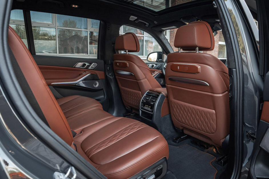 Аренда BMW X7 M60i в Москве