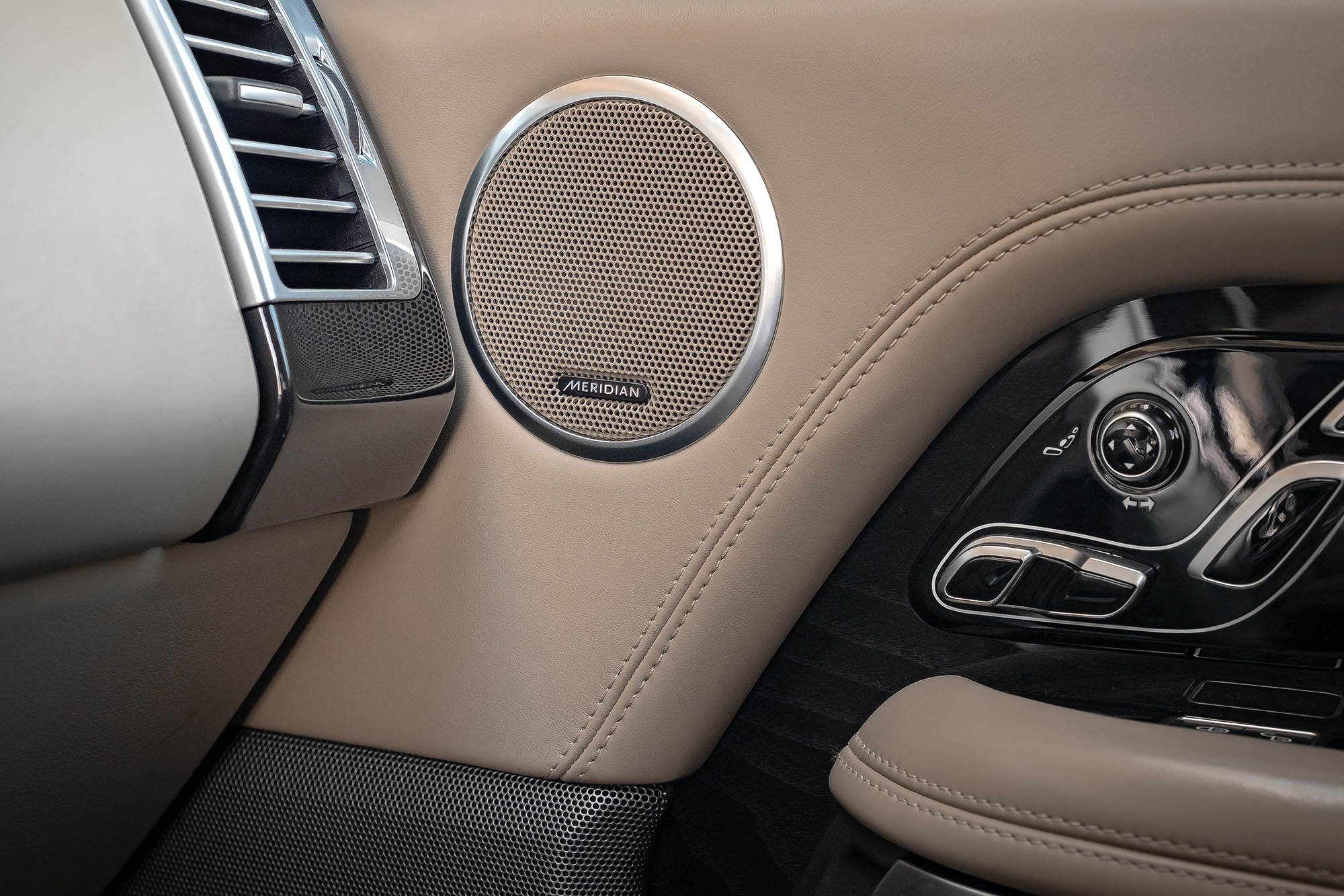 Аренда Range Rover  в Санкт-Петербурге