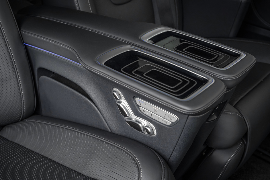 Аренда Mercedes V300d 4Matic в Санкт-Петербурге