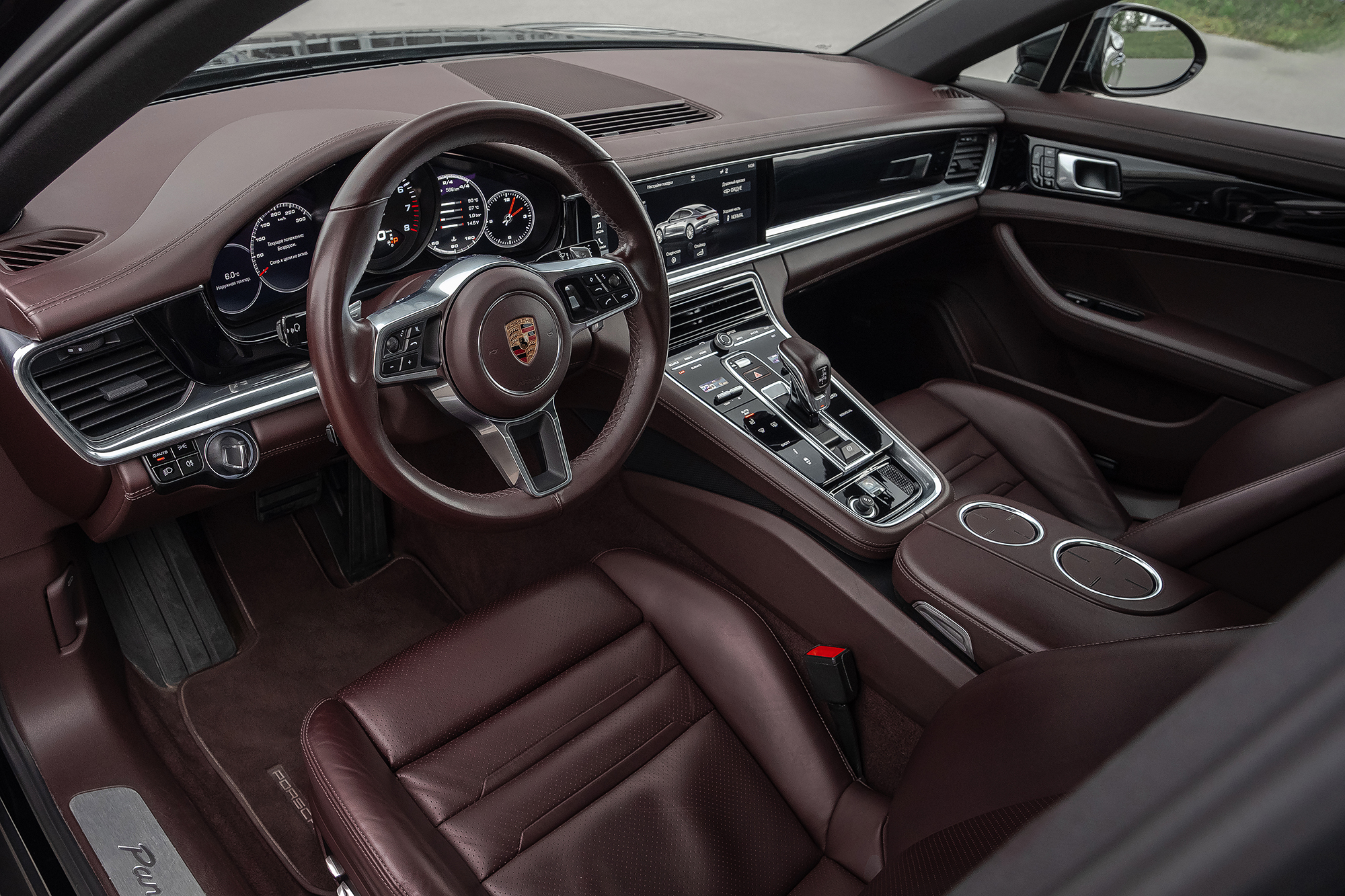 Аренда Porsche Panamera 4 в Санкт-Петербурге