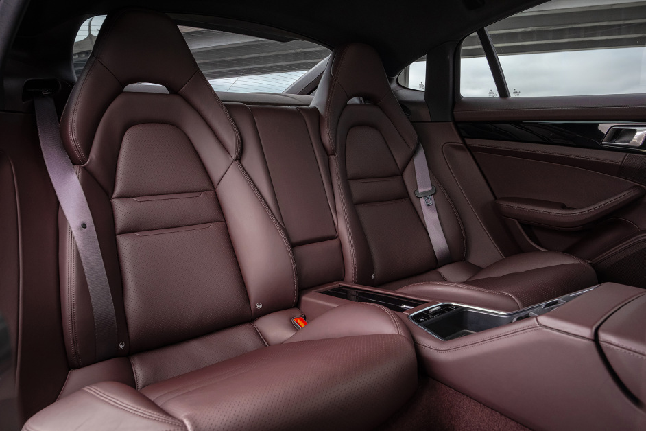 Аренда Porsche Panamera 4 в Санкт-Петербурге