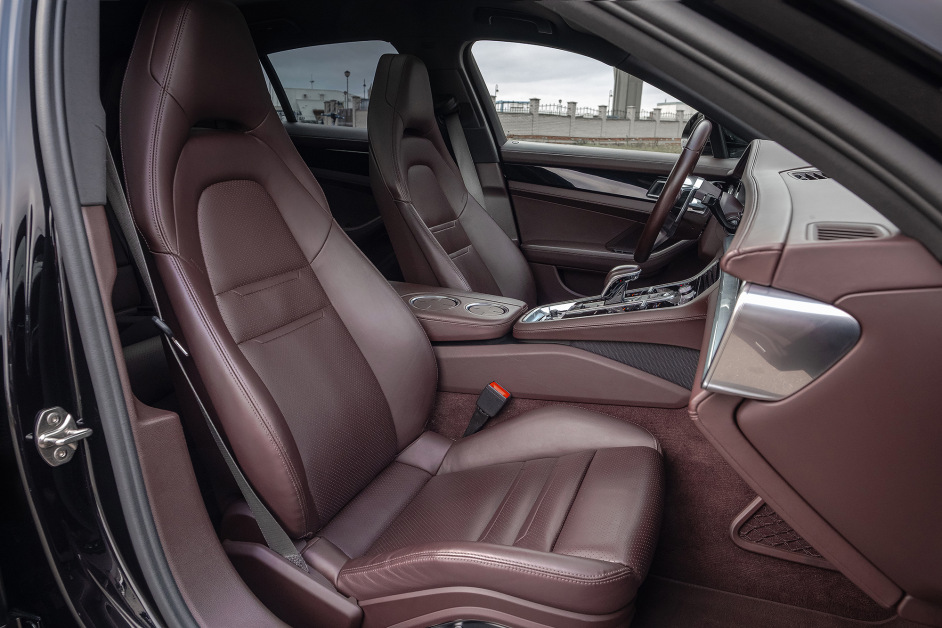 Аренда Porsche Panamera 4 в Санкт-Петербурге