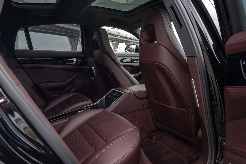 Аренда Porsche Panamera 4 в Санкт-Петербурге